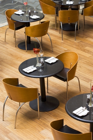 Imagen del bar/restaurante del Hotel Sofitel London Gatwick. Foto 4