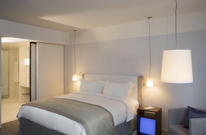 Imagen de la habitación del Hotel Sofitel Paris Arc de Triomphe. Foto 8