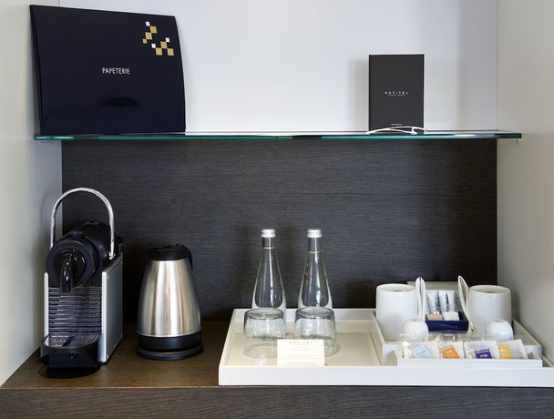 Imagen de la habitación del Hotel Sofitel Paris Arc de Triomphe. Foto 11