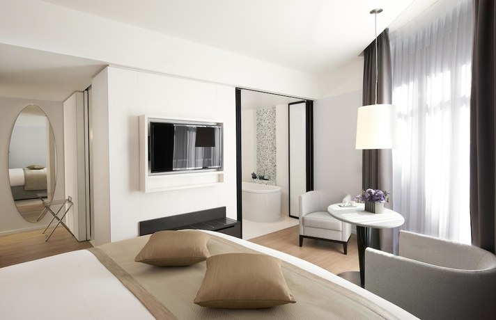 Imagen de la habitación del Hotel Sofitel Paris Arc de Triomphe. Foto 12