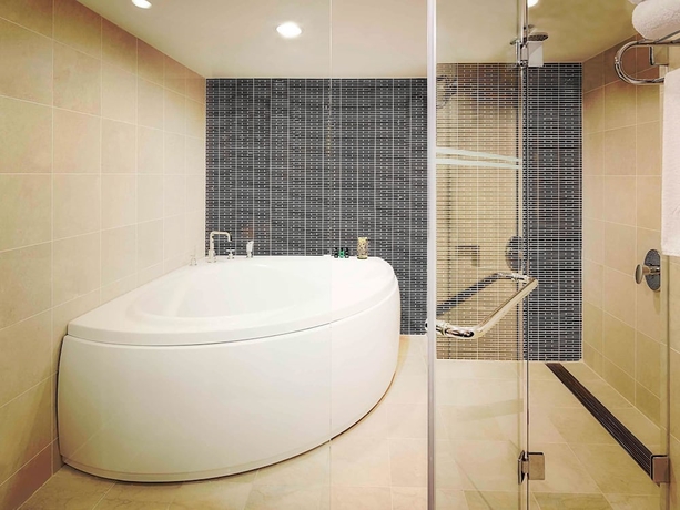 Imagen de la habitación del Hotel Sofitel Philippine Plaza Manila. Foto 7