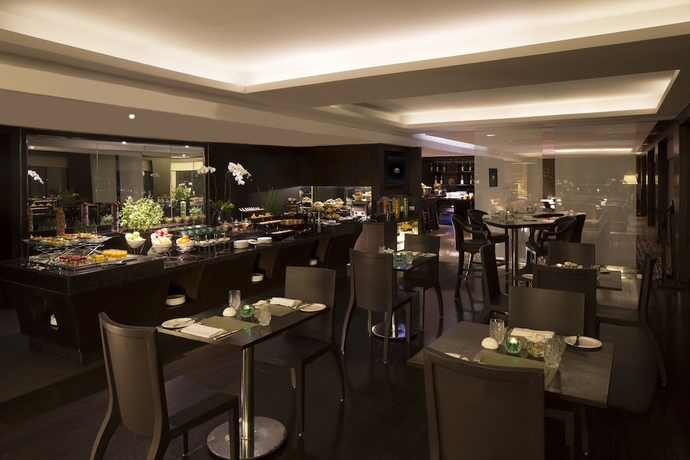 Imagen de la habitación del Hotel Sofitel Philippine Plaza Manila. Foto 12