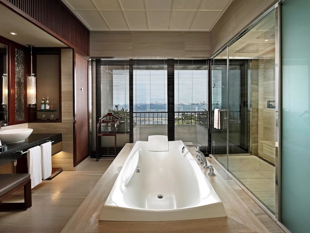 Imagen de la habitación del Hotel Sofitel Philippine Plaza Manila. Foto 16