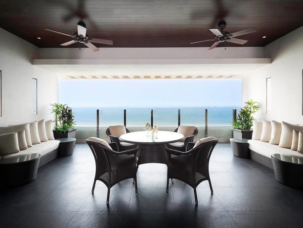 Imagen de la habitación del Hotel Sofitel Philippine Plaza Manila. Foto 17