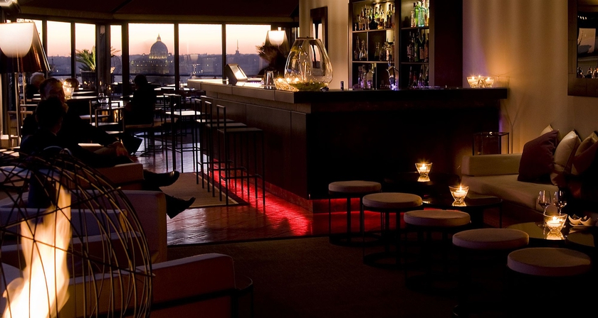 Imagen del bar/restaurante del Hotel Sofitel Rome Villa Borghese. Foto 1