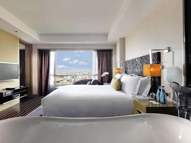 Imagen de la habitación del Hotel Sofitel Saigon Plaza. Foto 5