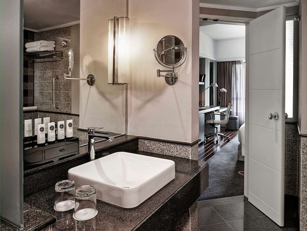 Imagen de la habitación del Hotel Sofitel Saigon Plaza. Foto 13