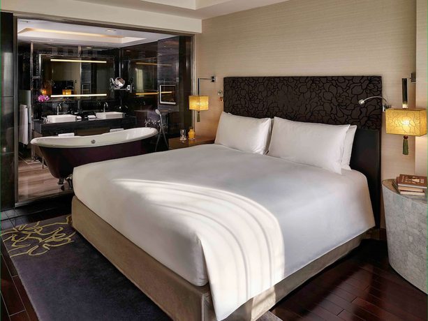 Imagen de la habitación del Hotel Sofitel Saigon Plaza. Foto 14