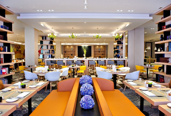 Imagen del bar/restaurante del Hotel Sofitel Warsaw Victoria. Foto 4