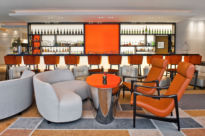 Imagen del bar/restaurante del Hotel Sofitel Warsaw Victoria. Foto 5