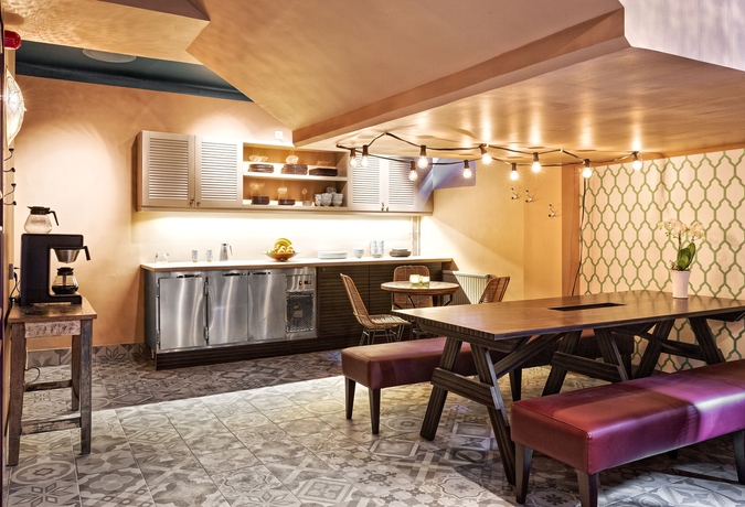 Imagen del bar/restaurante del Hotel Sofo. Foto 2