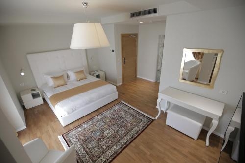 Imagen de la habitación del Hotel Sofra Boutique. Foto 8