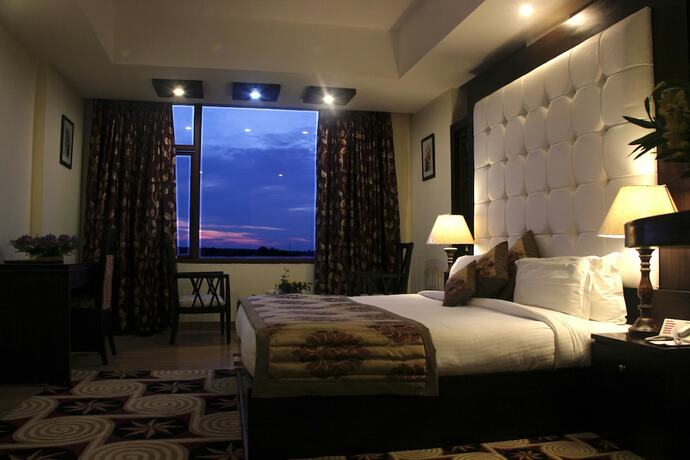 Imagen de la habitación del Hotel Softel Plaza. Foto 25