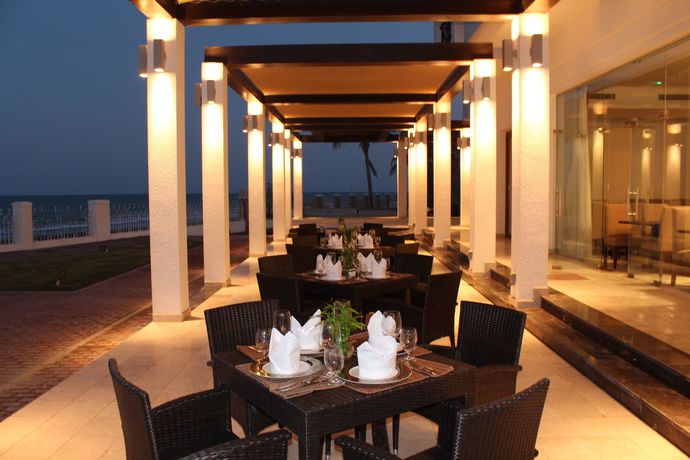 Imagen del bar/restaurante del Hotel Sohar Beach. Foto 2