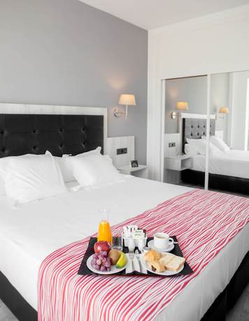 Imagen de la habitación del Hotel Soho Bahia Malaga. Foto 14