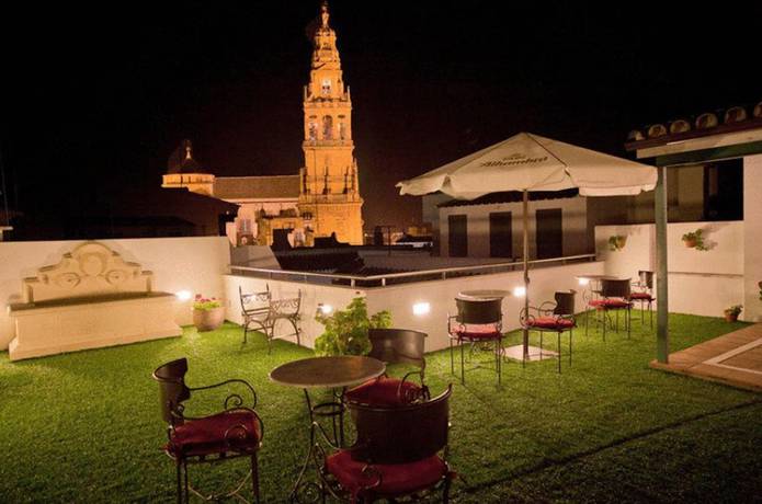 Imagen de los exteriores del Hotel Soho Boutique Atalia. Foto 17