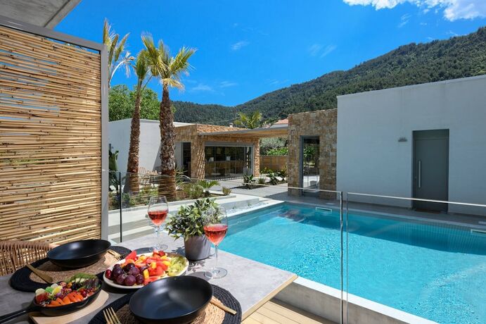 Imagen de la piscina del Hotel Soho Exclusive Suites. Foto 20