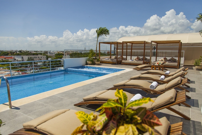 Imagen de la piscina del Hotel Soho Playa. Foto 16