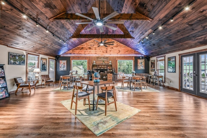 Imagen de los interiores del Hotel Sojourn Lodging. Foto 16