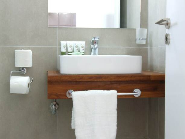 Imagen de la habitación del Hotel Sokrates Studios. Foto 11