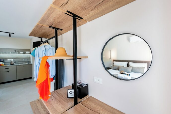 Imagen de la habitación del Hotel Sokrates Studios. Foto 12