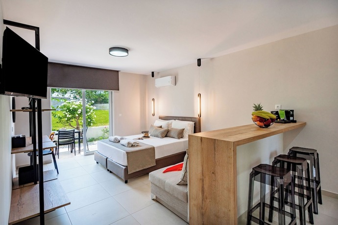 Imagen de la habitación del Hotel Sokrates Studios. Foto 15