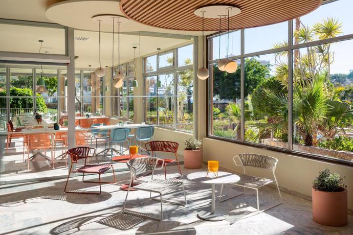 Imagen del bar/restaurante del Hotel Sol Arona Tenerife. Foto 3