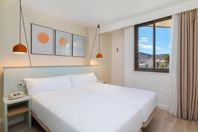 Imagen de la habitación del Hotel Sol Arona Tenerife. Foto 14