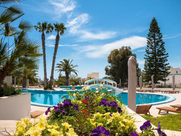 Imagen de la piscina del Hotel Sol Azur Beach Congres. Foto 9