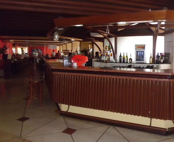 Imagen del bar/restaurante del Hotel Sol Bahia. Foto 3