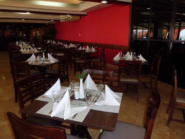 Imagen del bar/restaurante del Hotel Sol Bahia. Foto 4
