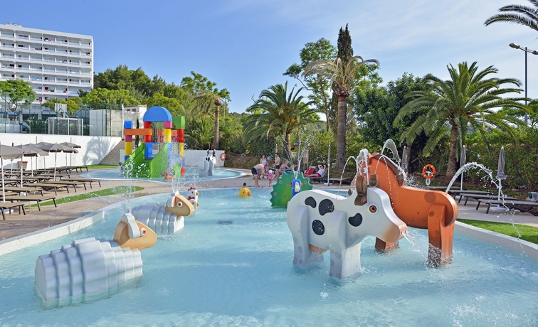 Imagen de la piscina del Hotel Sol Barbados. Foto 14