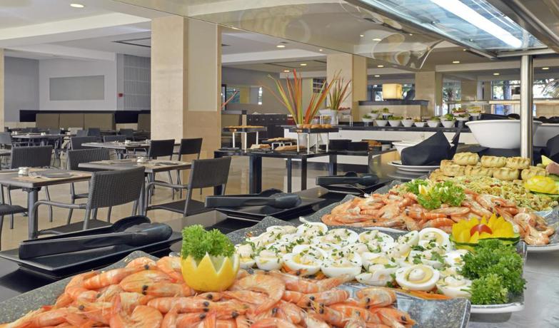 Imagen del bar/restaurante del Hotel Sol Barbados. Foto 3