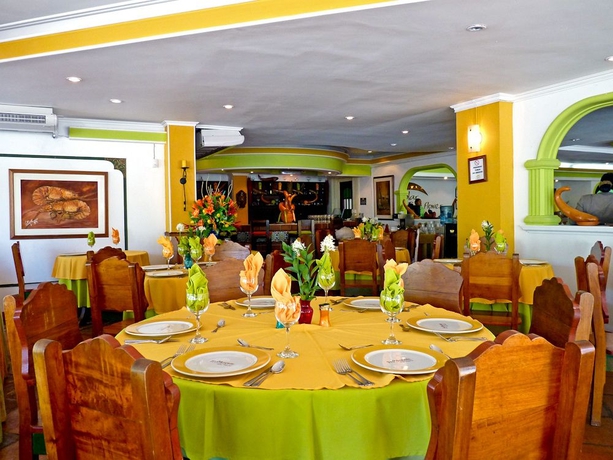 Imagen del bar/restaurante del Hotel Sol Caribe Sea Flower. Foto 5