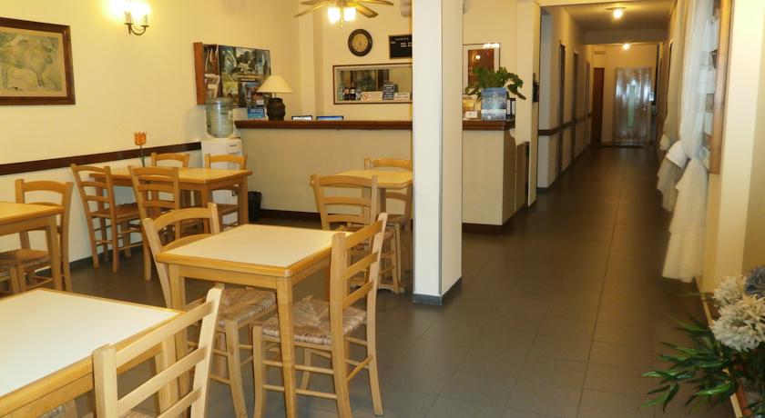 Imagen del bar/restaurante del Hotel Sol Colonia. Foto 2
