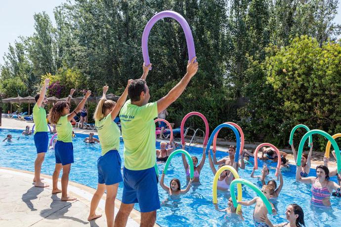 Imagen de la piscina del Hotel Sol Costa Daurada. Foto 19