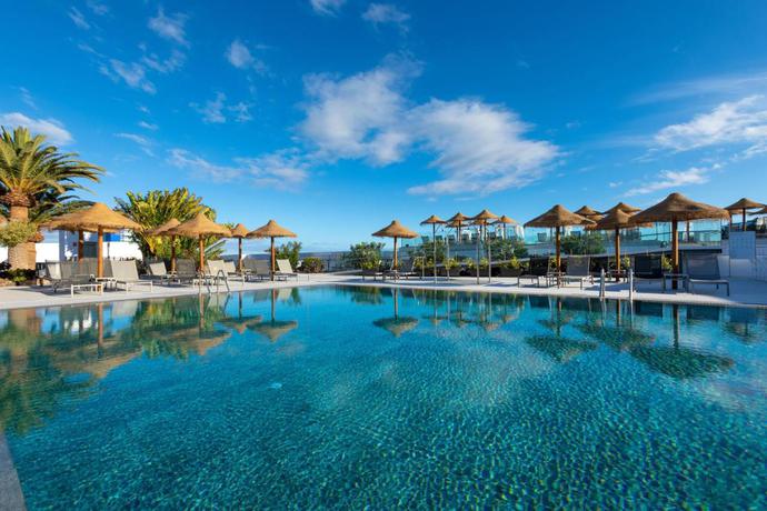 Imagen de la piscina del Hotel Sol Fuerteventura Jandía All Suites. Foto 15