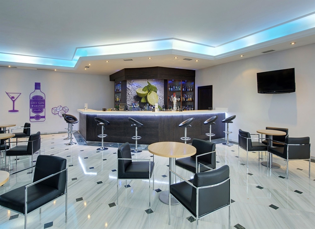 Imagen del bar/restaurante del Hotel Sol Guadalmar. Foto 6