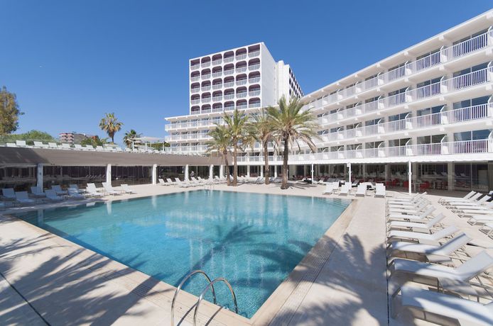 Imagen de la piscina del Hotel Sol House The Studio - Calviá Beach- Adults Only. Foto 14