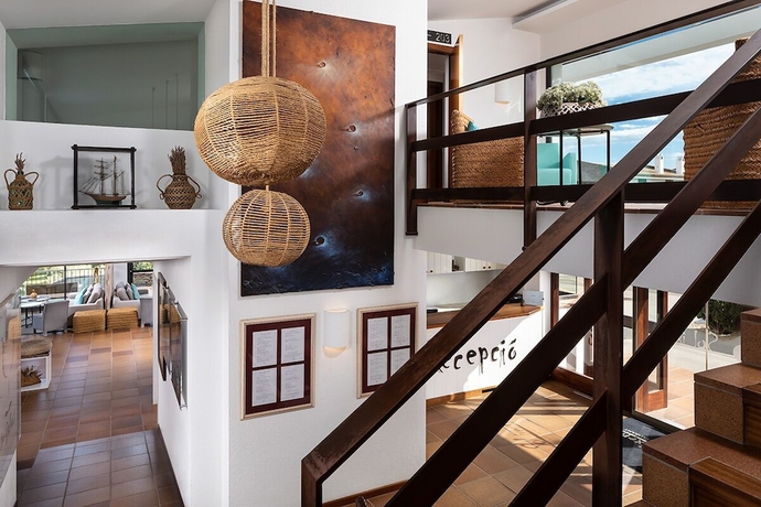 Imagen de los interiores del Hotel Sol Ixent. Foto 13