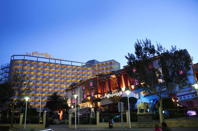 Imagen de los exteriores del Hotel Sol Katmandu Park and Resort. Foto 4