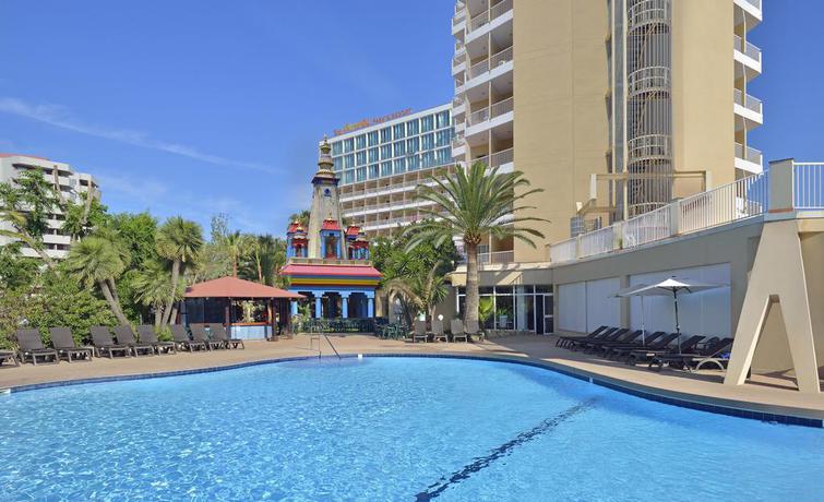 Imagen de la piscina del Hotel Sol Katmandu Park and Resort. Foto 19