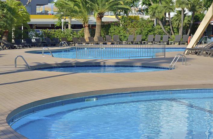 Imagen de la piscina del Hotel Sol Katmandu Park and Resort. Foto 20