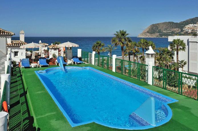 Imagen de la piscina del Hotel Sol Los Fenicios. Foto 10