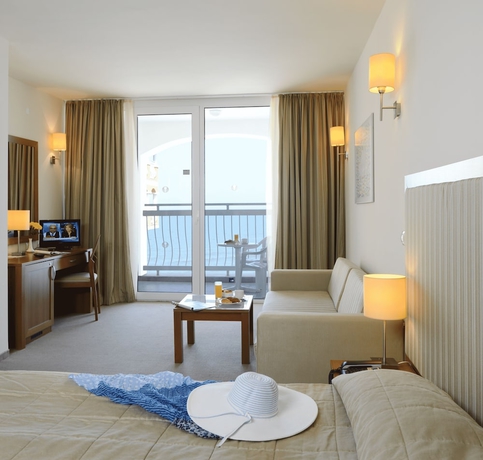 Imagen de la habitación del Hotel Sol Luna Bay Resort. Foto 6