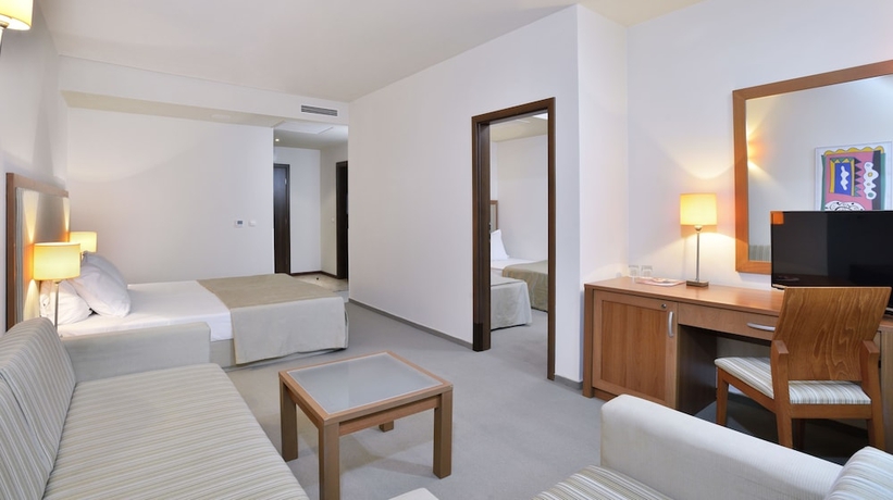 Imagen de la habitación del Hotel Sol Luna Bay Resort. Foto 11