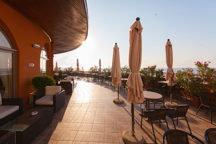 Imagen del bar/restaurante del Hotel Sol Luna Bay Resort. Foto 2