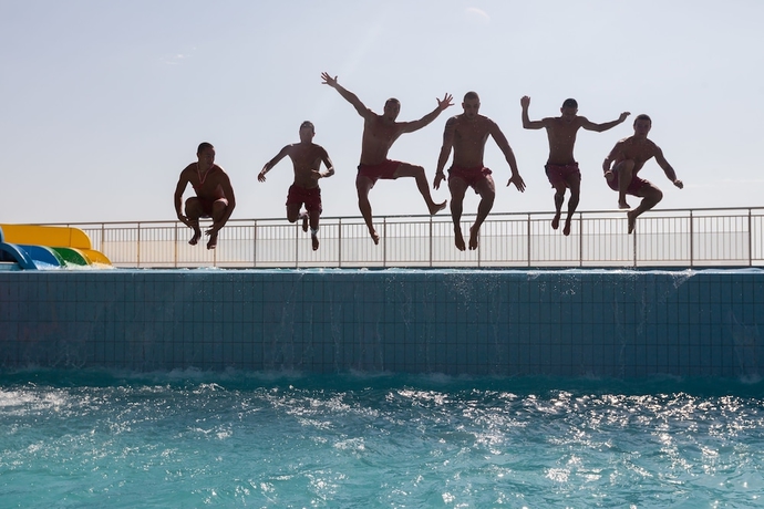 Imagen de la piscina del Hotel Sol Luna Bay Resort. Foto 17