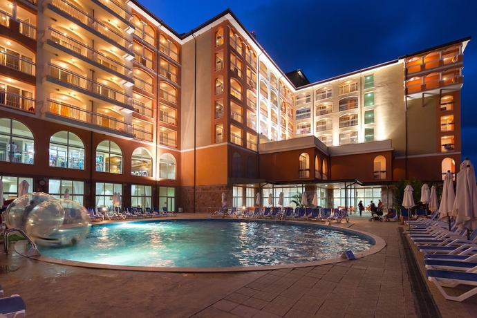 Imagen de la piscina del Hotel Sol Luna Bay Resort. Foto 18