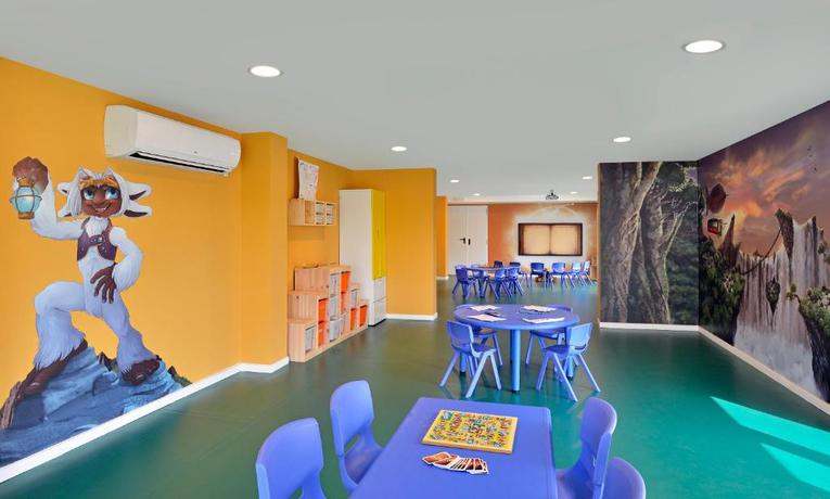 Imagen de los interiores del Hotel Sol Marbella Estepona Atalaya Park. Foto 17